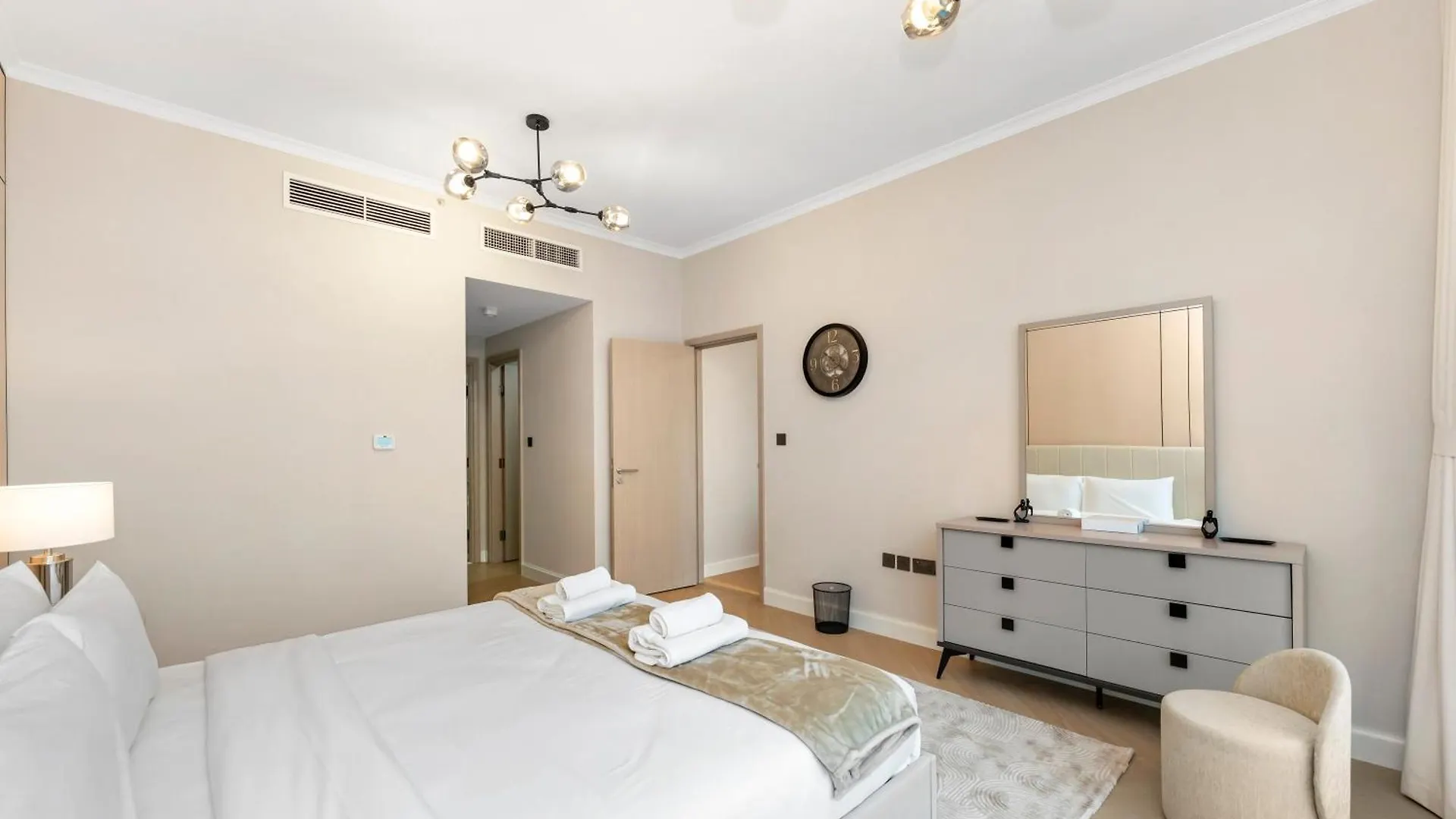 Appartamento 4 Bhk In Downtown With Iconic Burj Khalifa Views, 2 Minutes Walk To Dubai Mall