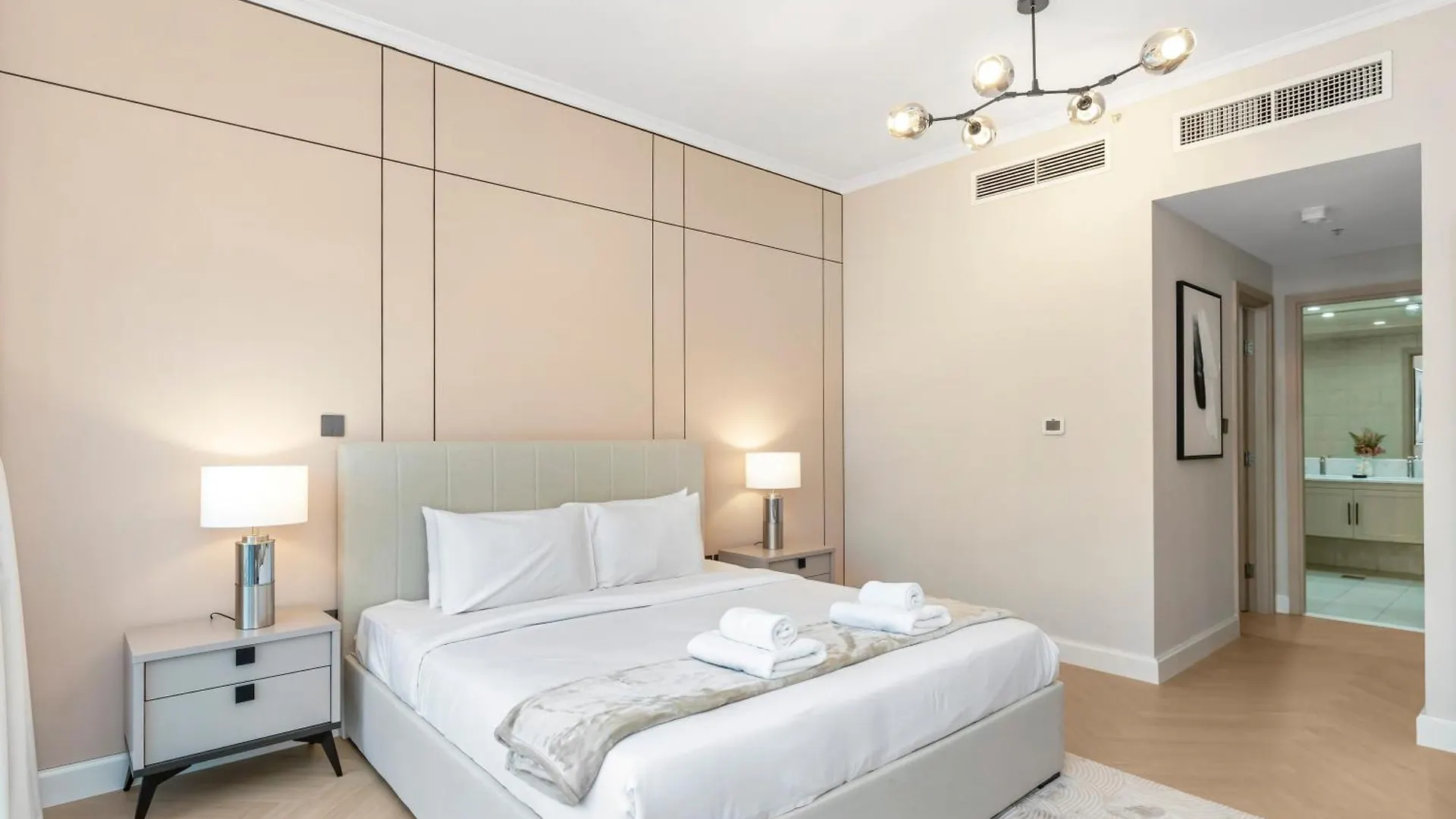 Appartamento 4 Bhk In Downtown With Iconic Burj Khalifa Views, 2 Minutes Walk To Dubai Mall